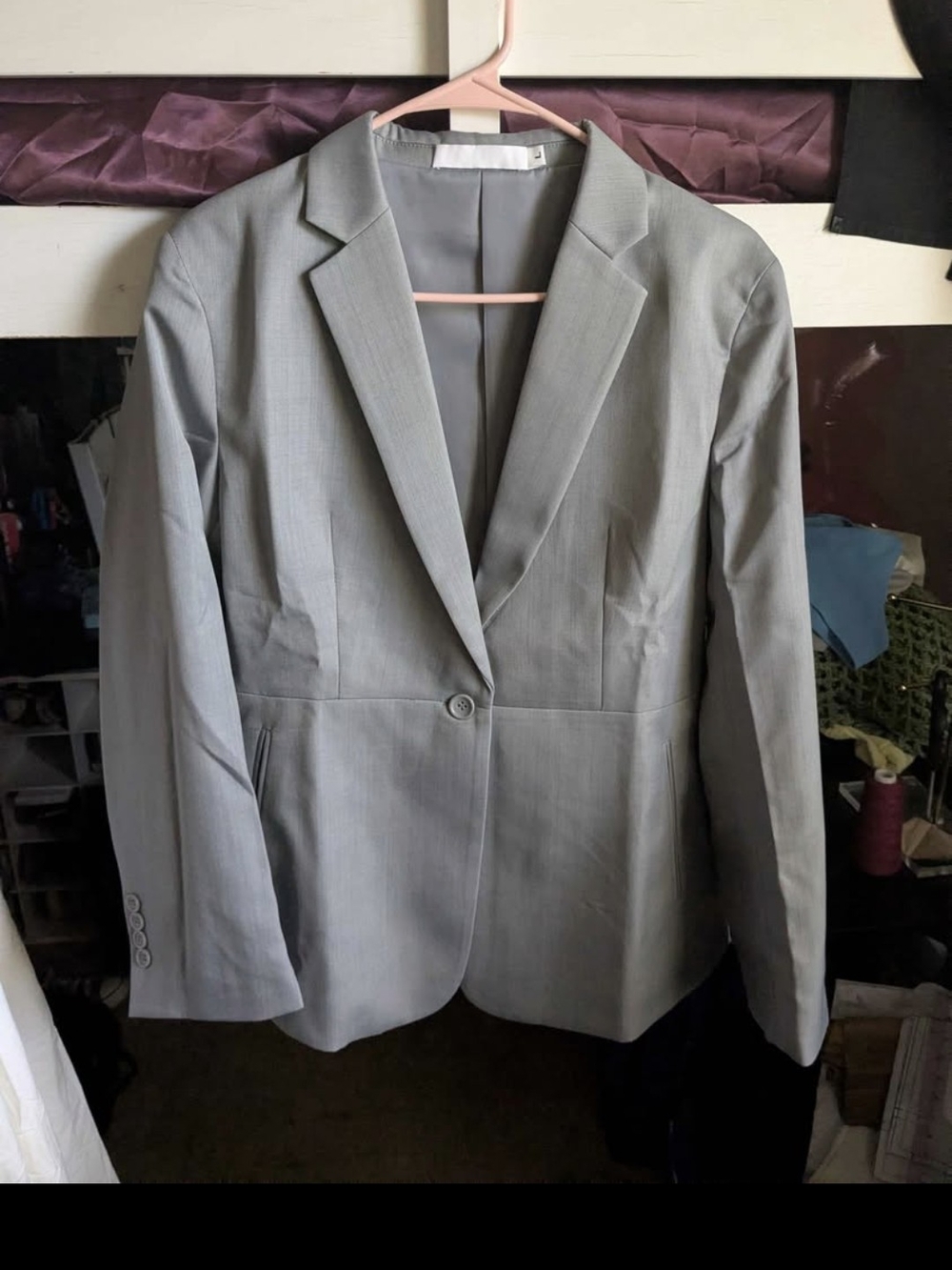 Classic Single-Button Light Gray Blazer